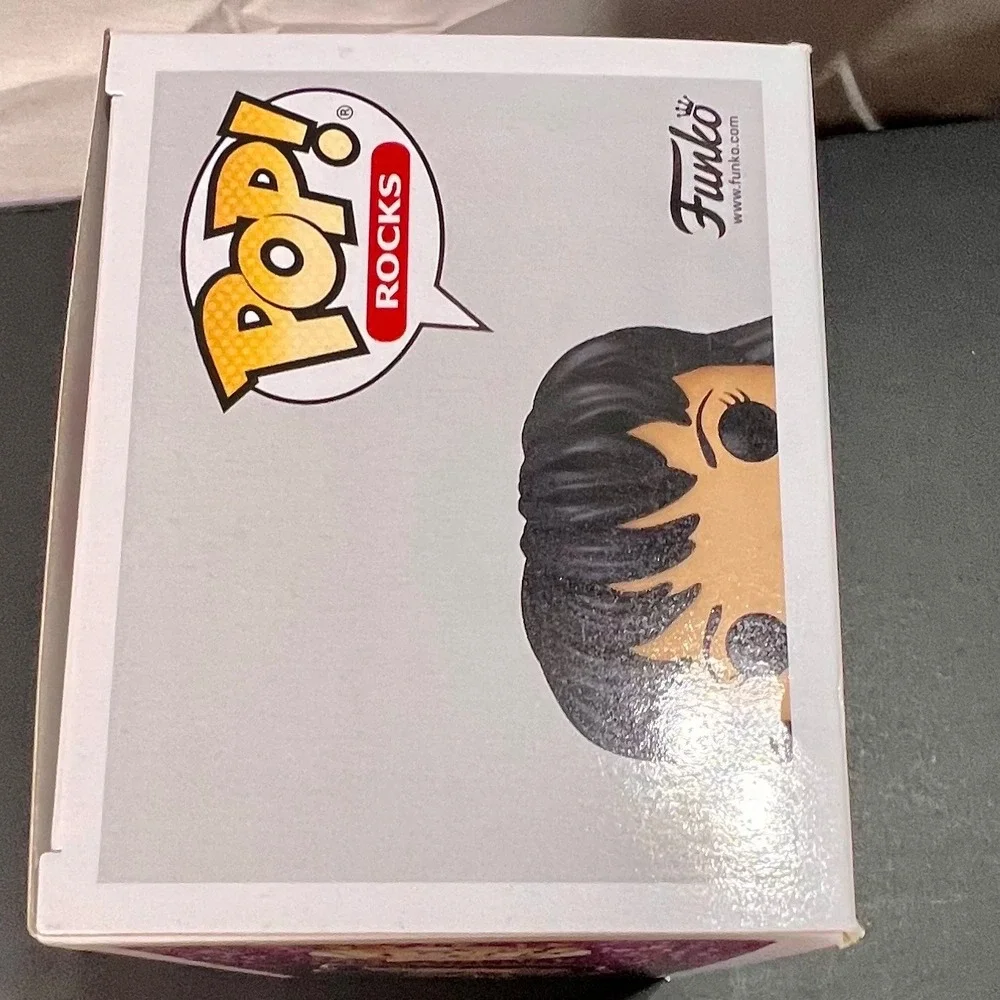 Funko Pop Selena 205 Vinyl Figure Rocks Burgundy Jumpsuit Excellent Condition - Picture 5 of 6